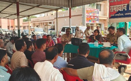 Hardoi : कोतवाली में पीस कमेटी की बैठक संपन्न, दीपावली व झाड़ी शाह उर्स मेले पर शांति, सौहार्द और भाईचारा बनाये रखने की अपील 