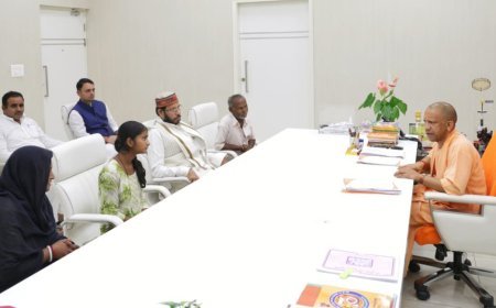 Lucknow : बोली मृतक की पत्नी – बाबा सिर्फ आप ही कर सकते हैं दलितों की रक्षा, योगी बोले- पीड़ित परिवार के आंसू के हर बूंद का लिया जाएगा हिसाब, मिलेगा न्याय