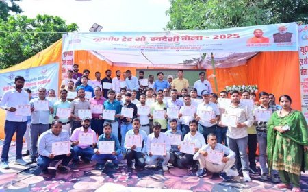 हरदोई में स्वदेशी मेला: यू०पी० ट्रेड शो में स्थानीय उत्पादों की शानदार प्रदर्शनी, रसिया संगीत और किसान गोष्ठी का आयोजन।