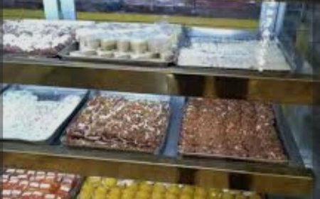 Saharanpur : दीपावली पर मिलावटी मिठाइयों का खतरा- सहारनपुर में छापेमारी तेज, लेकिन मिलावटखोर बेखौफ