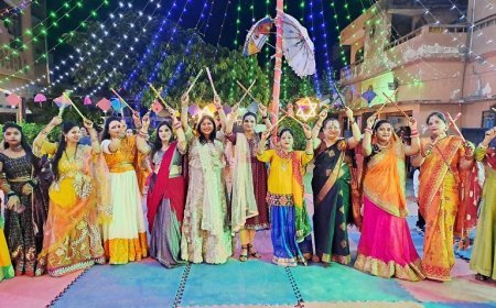 Hardoi: टीआरएस में डांडिया का हुआ आयोजन, कार्यक्रम में सैकड़ो महिलाओं ने किया प्रतिभाग।  