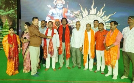 Sitapur: रामलीला के दूसरे दिन दशरथ-कैकेयी संवाद, राम वनवास और भरत मिलाप का मंत्रमुग्ध करने वाला मंचन।