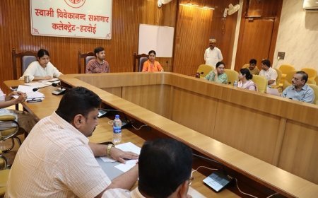 Hardoi: जिलाधिकारी  ने बैंकर्स बैठक में ऋण आवेदनों के त्वरित सत्यापन व वितरण के निर्देश दिए। 