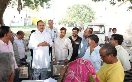 Hardoi : सवायजपुर में सहकारी समितियों की बैठक और स्वास्थ्य शिविर आयोजित