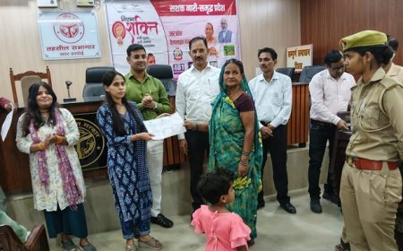 Hardoi: मिशन शक्ति 5.0 के तहत आयोजित कार्यक्रम में महिलाओं को तालाब आवंटन पट्टे एवं उज्जवला योजना से लाभान्वित किया गया - सुशील कुमार मिश्रा