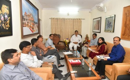 Lucknow: छठ पर्व की तैयारियों को लेकर मंत्री ए.के. शर्मा ने की समीक्षा बैठक, नगर विकास एवं ऊर्जा विभाग को दिए आवश्यक दिशा-निर्देश। 