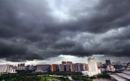 दिल्ली की जहरीली हवा पर होगी कृत्रिम बारिश की मार: क्लाउड सीडिंग से प्रदूषण पर लगाम लगाने की तैयारी।