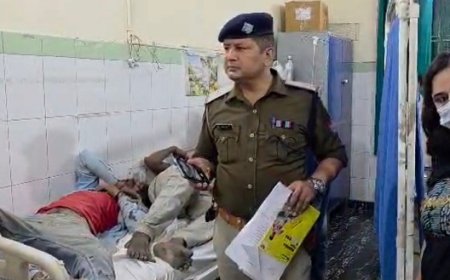 Uttarakhand: तेज रफ्तार कार ने 4 बाइक सवारों  को रौंदा जिसमें गंभीर रूप से घायल।