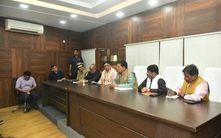 Lucknow: लौह पुरुष सरदार पटेल जयंती की तैयारी को लेकर ऊर्जा मंत्री ए. के. शर्मा ने वाराणसी सर्किट हाउस सभागार में की समीक्षा बैठक। 