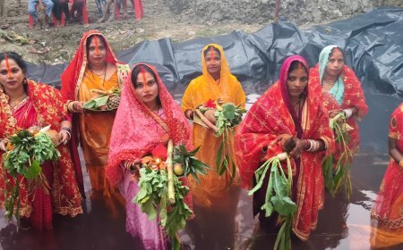 Hardoi : संडीला के मुरार नगर में डूबते सूर्य को अर्घ्य दिया, छठ महापर्व की आस्था में डूबे भक्तजन