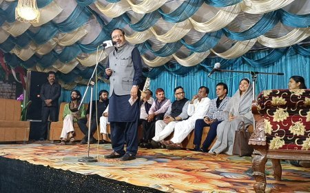 Hardoi : .... डर उसको लग रहा है ना तस्वीर खींच ले, संडीला ऑल इंडिया मुशायरा में शायरों ने उर्स मेले में बांधा समां, अब्दुल मन्नान ने किया उद्घाटन