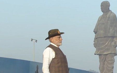 सरदार पटेल की 150वीं जयंती: राष्ट्रीय एकता दिवस पर पीएम मोदी ने स्टैच्यू ऑफ यूनिटी पर श्रद्धांजलि अर्पित की, देशभर में एकता की शपथ। 