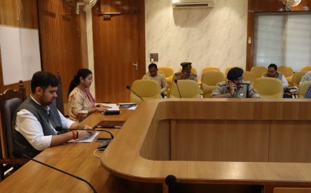 Hardoi : जिला सड़क सुरक्षा समिति की बैठक में दुर्घटनाओं पर रोक के निर्देश