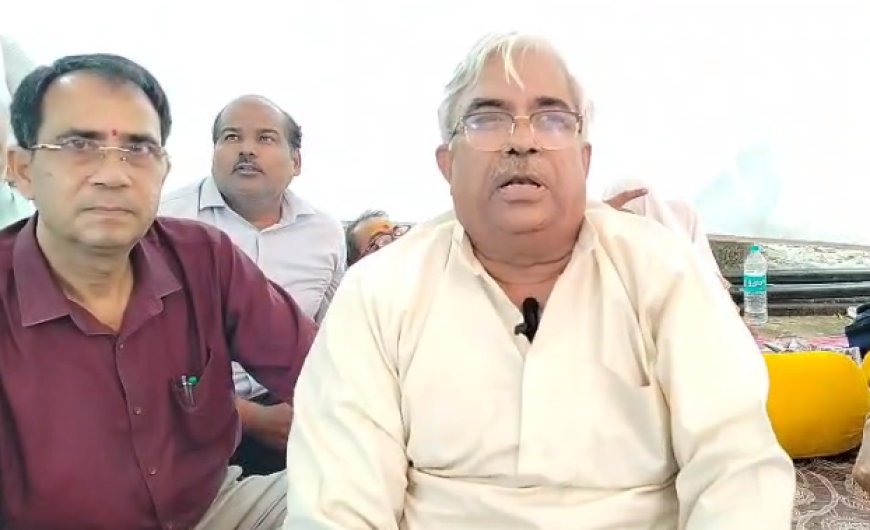 Sambhal : कंपनी बाग में शिक्षकों का आंदोलन जारी, त्यौहार न मनाने का किया ऐलान