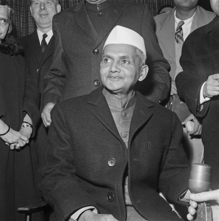 Special : जब प्रधानमंत्री लाल बहादुर शास्त्री ने कार के लिए लिया था लोन.... जानिए उनकी मौत के रहस्य के बारे में