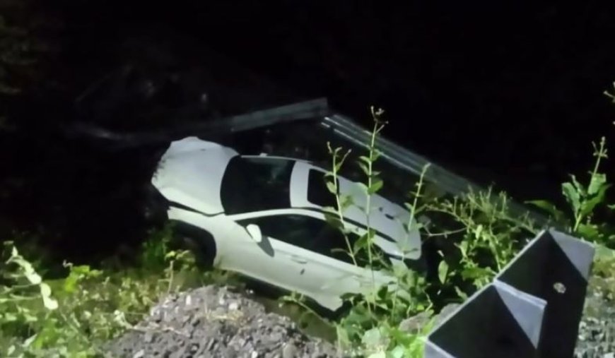 Mussoorie : मसूरी-देहरादून मार्ग पर कार खाई में गिरी, पांच लोग गंभीर रूप से घायल