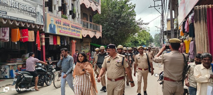 Hardoi : जुमा नमाज़ पर संडीला में कड़ी सुरक्षा, पुलिस-प्रशासन का पैदल गश्त