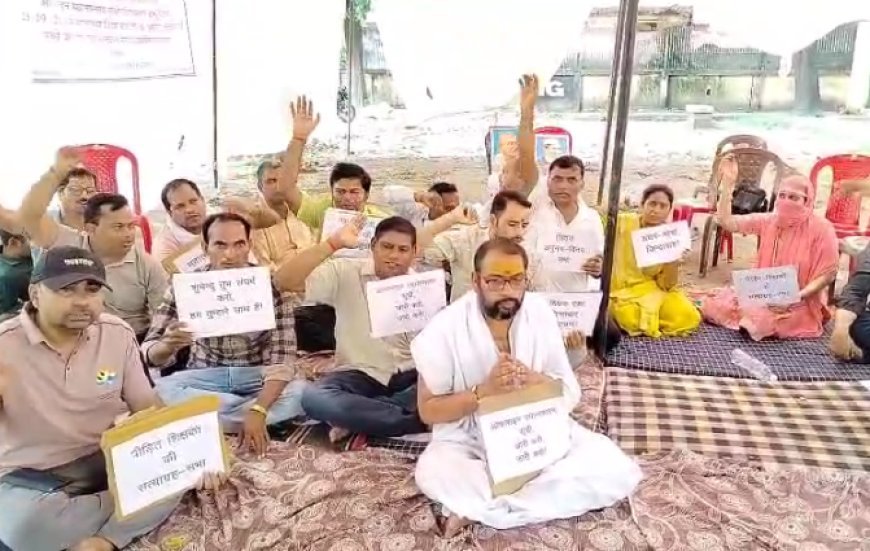 Sambhal : चंदौसी में ट्रांसफर लिस्ट को लेकर अनशन कर रहे शिक्षकों पर मंत्री गुलाब देवी के सख्त तेवर