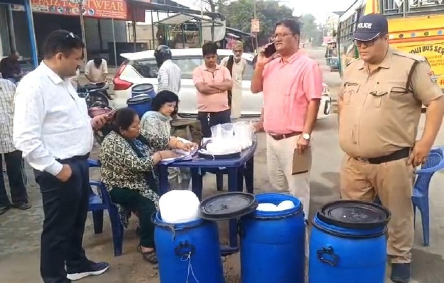 Uttarakhand: दीपावली से पहले खाद्य सुरक्षा विभाग की बड़ी कार्रवाई: बाजपुर में 2 क्विंटल नकली पनीर और 5 किलो नकली मक्खन जब्त, नष्ट किया गया।