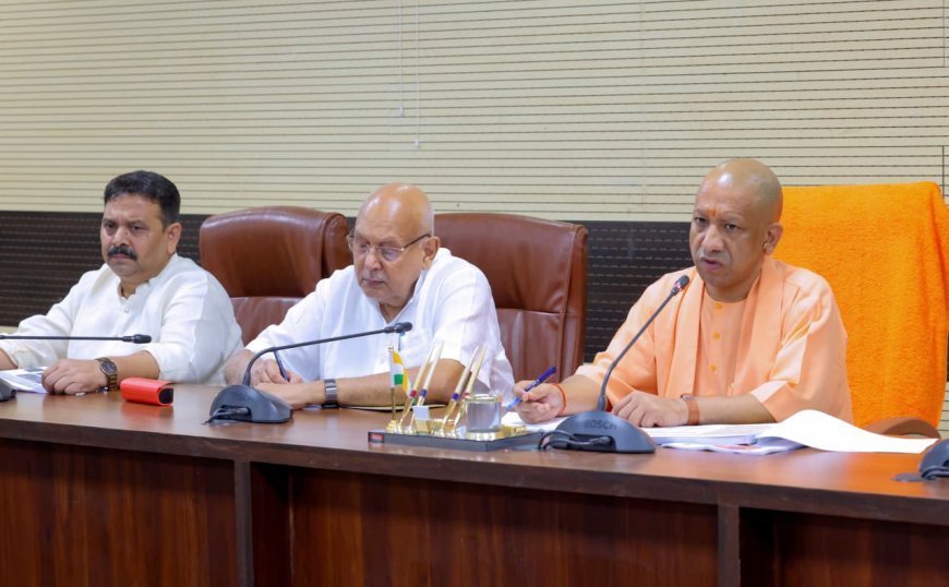 Varanasi : सरकारी जमीनों से तत्काल प्रभाव से हटवाएं अवैध कब्जे- सीएम योगी