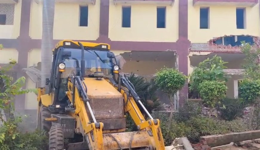 Sambhal: सम्भल में अवैध कब्जों पर गरजा बाबा का बुलडोजर, प्रशासन की सख्त कार्रवाई से हड़कंप।