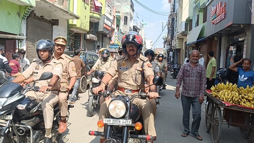 Sambhal: करवाचौथ व जुम्मे की नमाज को लेकर सम्भल पुलिस अलर्ट, एएसपी कुलदीप सिंह के नेतृत्व में पेट्रोलिंग। 