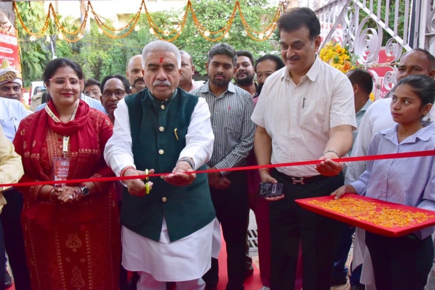 Lucknow : खादी भवन में माटीकला महोत्सव 2025 का मंत्री राकेश सचान ने किया, कहा- शुभारंभ, परंपरा और नवाचार का संगम है माटीकला महोत्सव