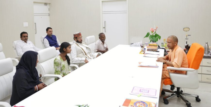 Lucknow : बोली मृतक की पत्नी – बाबा सिर्फ आप ही कर सकते हैं दलितों की रक्षा, योगी बोले- पीड़ित परिवार के आंसू के हर बूंद का लिया जाएगा हिसाब, मिलेगा न्याय