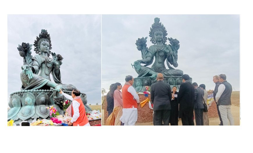 Lucknow : केशव प्रसाद मौर्य ने काल्मीकिया में ग्रीन तारा देवी की प्रतिमा को नमन किया