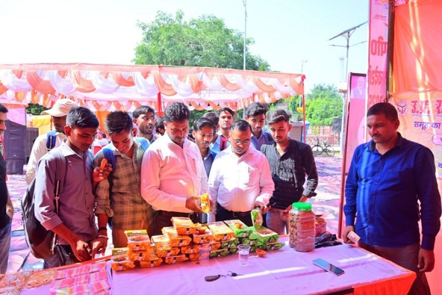 Hardoi: हरदोई में यूपी ट्रेड शो की तर्ज पर स्वदेशी मेला, स्थानीय उत्पादों का शानदार प्रदर्शन।