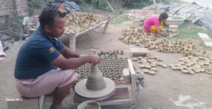Deepotsav 2025: अयोध्या के कुम्हारों के जीवन में ‘दीप’ जला रही योगी सरकार, युवाओं को मिल रहा रोजगार। 