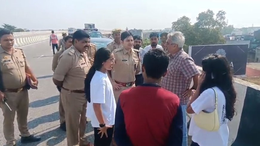 Deoband: देवबंद फ्लाई ओवर पर दिल्ली की फैमिली की कार का एक्सीडेंट, पुलिस ने तुरंत मदद कर गंतव्य के लिए किया रवाना। 