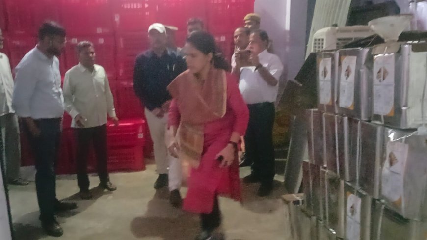 Lucknow : त्योहारों के दृष्टिगत मिलावटी खाद्य पदार्थों पर आयुक्त खाद्य सुरक्षा एवं औषधि प्रशासन ने अलीगढ़ एवं मथुरा में प्रवर्तन की प्रभावी कार्रवाई