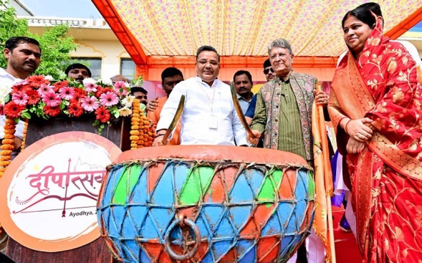 Ayodhya: अयोध्या में पर्यटन मंत्री ने रामायण काल की जीवंत झांकियों को जय श्री राम का ध्वज लहराकर किया रवाना। 