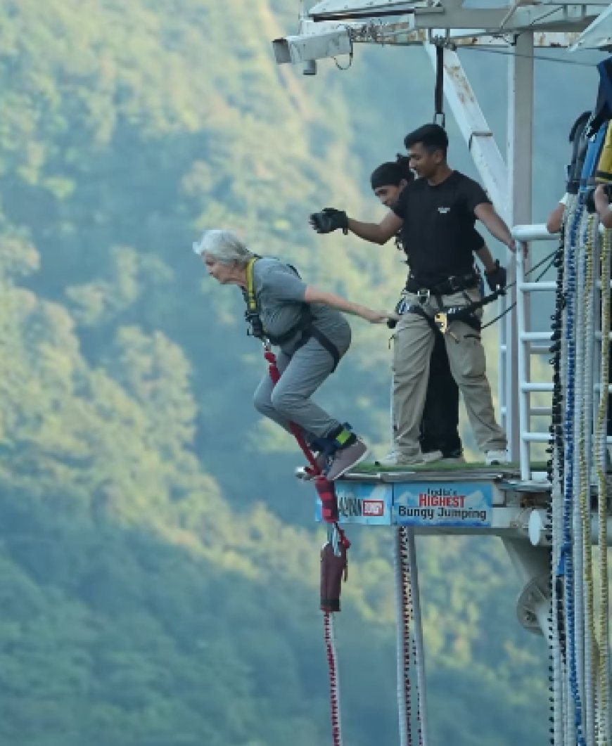 82 वर्षीय बुजुर्ग महिला ने तोड़ा उम्र का बंधन: ऋषिकेश में 83 मीटर ऊंची बंजी जंप से रचा नया इतिहास