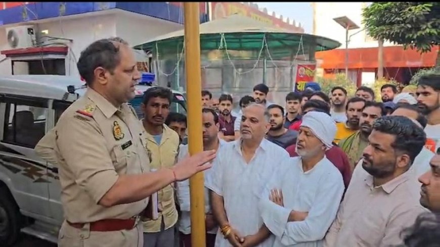 Saharanpur: अमित उर्फ काला हत्याकांड को लेकर उबाल, सैकड़ों लोगों ने थाने पहुंचकर पुलिस से 30 अक्टूबर तक खुलासा करने की मांग की। 