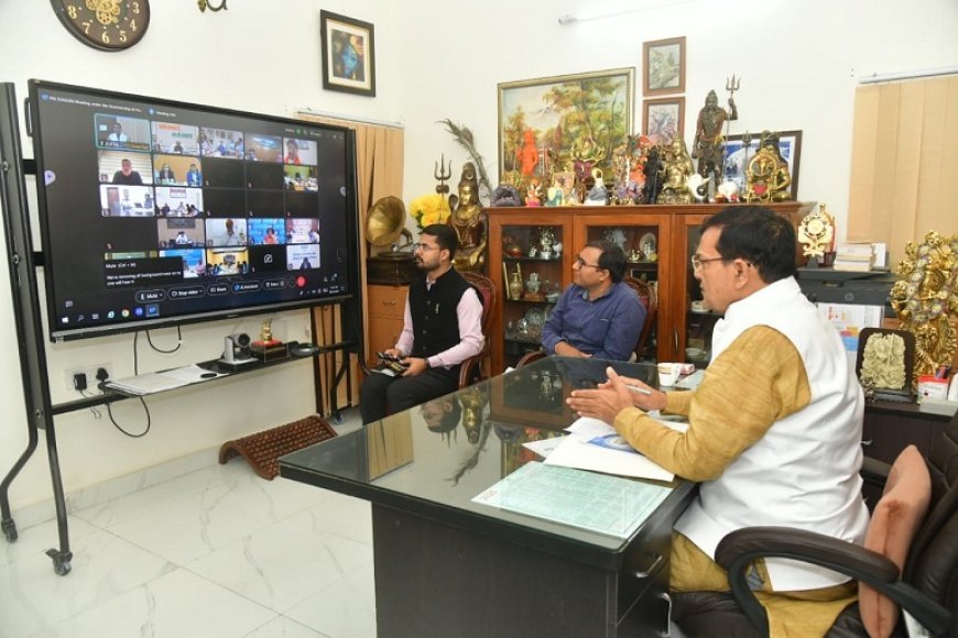 Lucknow: पीएम स्वनिधि योजना- केंद्रीय मंत्री मनोहर लाल खट्टर ने वर्चुअल समीक्षा बैठक में राज्यों के प्रदर्शन की प्रशंसा की। 