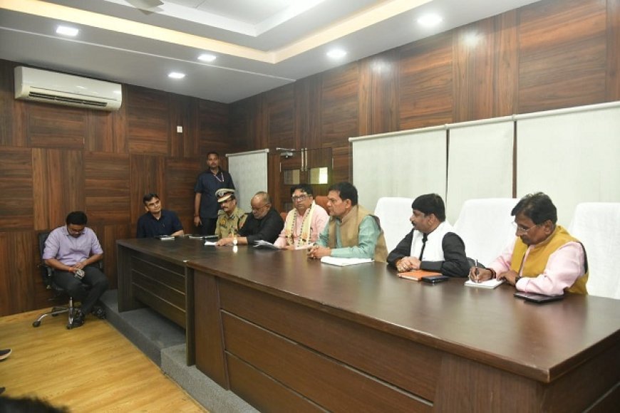 Lucknow: लौह पुरुष सरदार पटेल जयंती की तैयारी को लेकर ऊर्जा मंत्री ए. के. शर्मा ने वाराणसी सर्किट हाउस सभागार में की समीक्षा बैठक। 