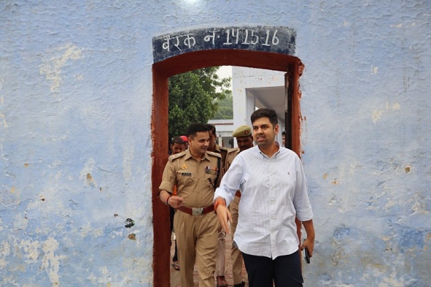 Hardoi: जिलाधिकारी व पुलिस अधीक्षक ने किया जिला कारागार का निरीक्षण। 