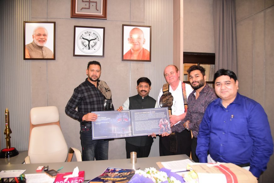 Lucknow : मंत्री नंदी ने रणभूमि 1.0 क्लैश ऑफ बाहुबलीज के पोस्टर का अनावरण किया