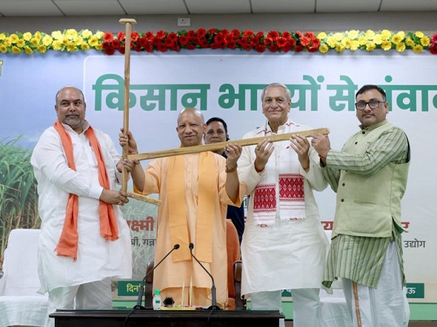 मुख्यमंत्री योगी आदित्यनाथ ने किया गन्ना किसानों से संवाद, किसानों ने गन्ना मूल्य बढ़ाने पर किया सीएम योगी का अभिनंदन। 