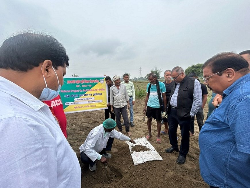 Hardoi: संयुक्त कृषि निदेशक ने कृषि विभाग की विभिन्न योजनाओं का किया स्थलीय निरीक्षण। 