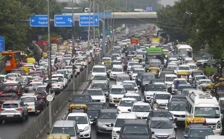 दिल्ली में प्रदूषण रोकने को सख्ती: 1 नवंबर से बाहरी राज्यों के गैर-BS-VI डीजल कमर्शियल वाहनों पर पूर्ण प्रवेश प्रतिबंध, सीएक्यूएम का बड़ा कदम। 