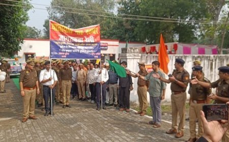 Hardoi: हरदोई में यातायात माह का शुभारंभ, जागरूकता रैली निकाली गई। 