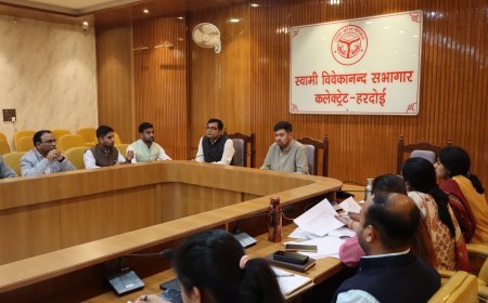 Hardoi : जिलाधिकारी की अध्यक्षता में निर्वाचक नामावली पुनरीक्षण की समीक्षा बैठक हुई