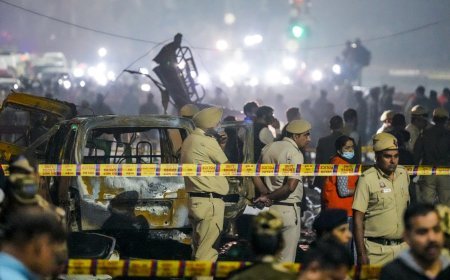 Delhi Blast : दिल्ली के लाल किले के पास हुए धमाके में मिले दो जिंदा कारतूस और दो प्रकार के विस्फोटक के सैंपल