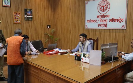 Hardoi : जिलाधिकारी ने जन सुनवाई में सुनी 77 शिकायतें