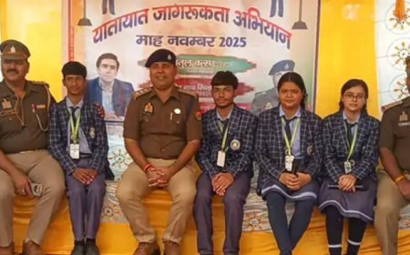 Hathras: सासनी में सीओ सिटी ने यातायात नियमों पर दी जानकारी, जागरूकता अभियान के तहत सुरक्षित यात्रा का संदेश दिया। 