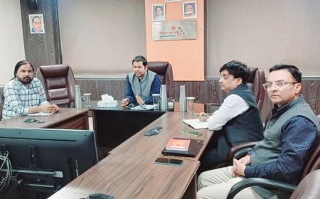 Lucknow: मिशन निदेशक पुलकित खरे की अध्यक्षता में IndiaSkillsCompetition2025 की तैयारियों पर वर्चुअल बैठक संपन्न। 