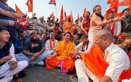 बागेश्वर धाम के धीरेंद्र शास्त्री ने सनातन हिंदू एकता पदयात्रा में बृजवासियों से मांस-मदिरा दुकानों पर रोक लगाने की अपील की